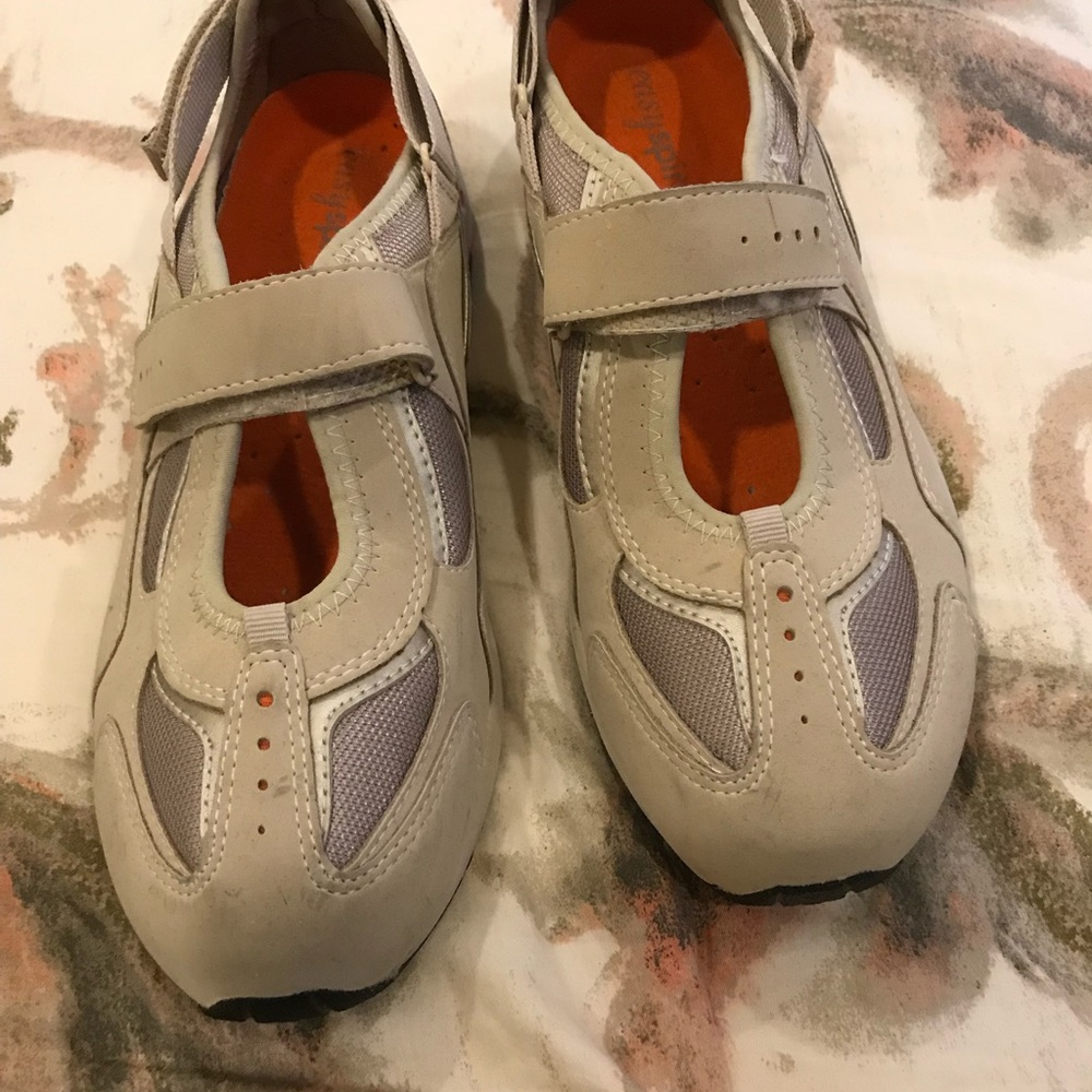 Sketcher sneakers